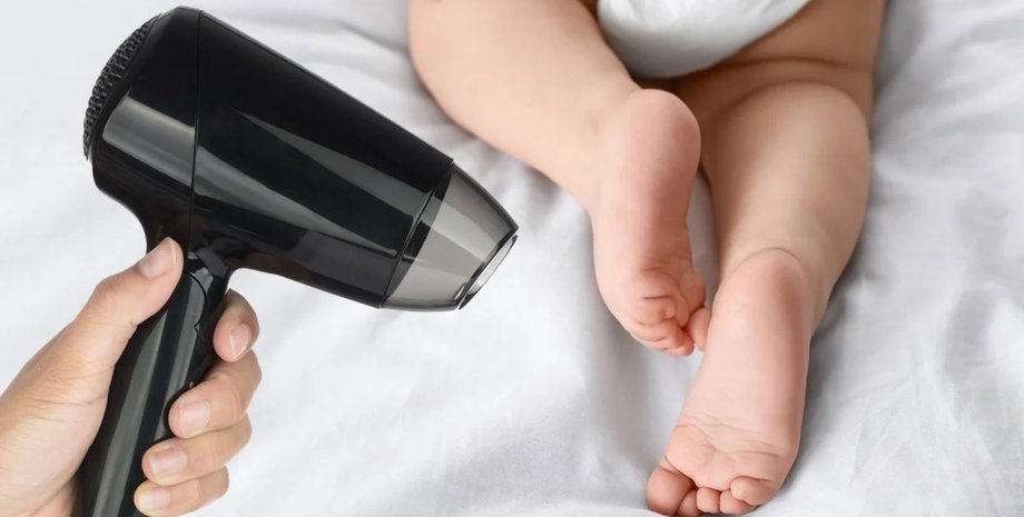 Фен біля немовляти
