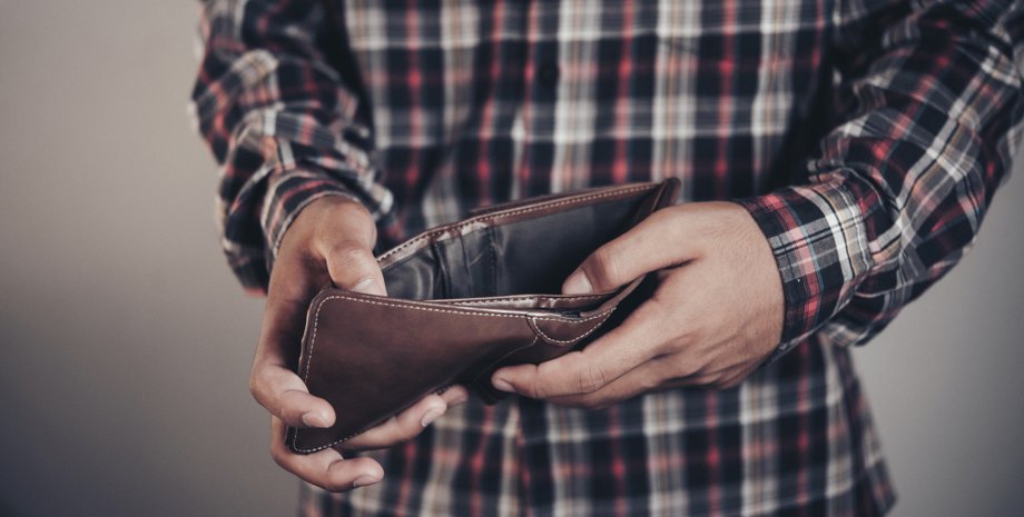 Мужчину ждал сюрприз, когда он нашел потерянный кошелек на улице