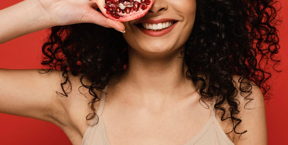 Девушка с гранатом