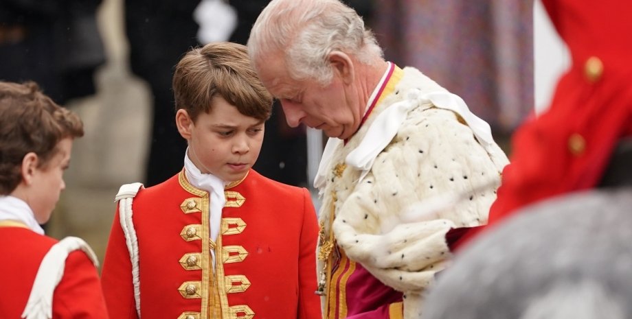 Король Чарльз III, принц Джордж, онуки, королівська родина