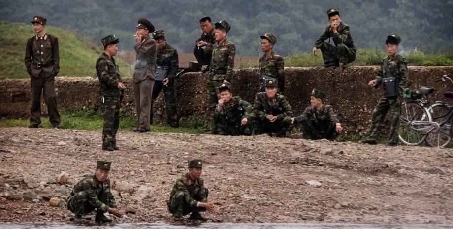 Солдаты КНДР Солдаты КНДР