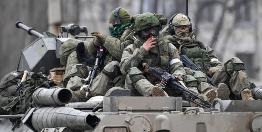 Періодично військові РФ змінюються напрямки атаки та шукають слабину українських...