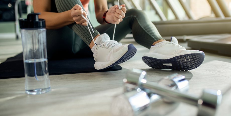 спорт, гантели, тренировка, силовая тренировка, тренировка в зале