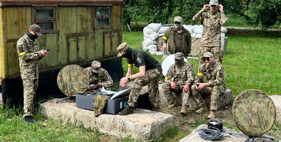 Військові ЗСУ використовують Starlink