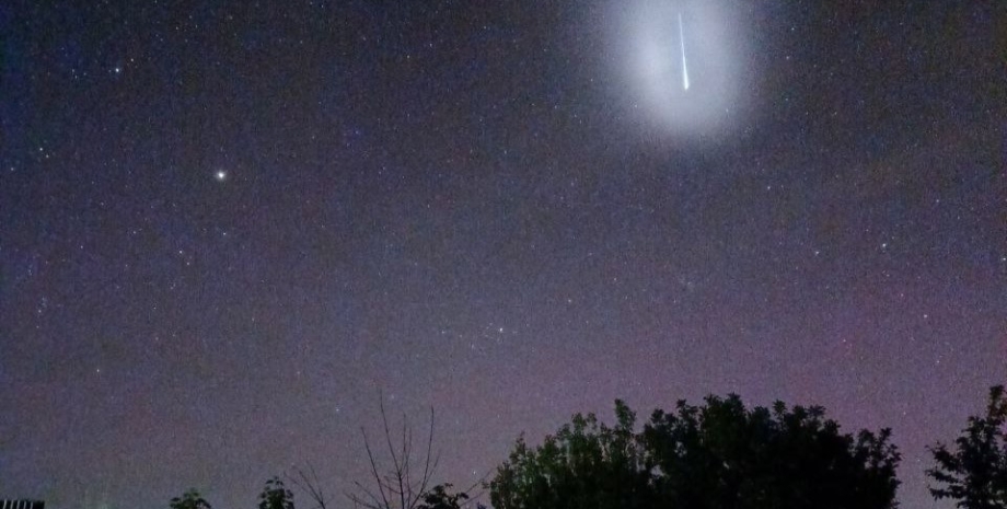 Світіння в небі Небо, метеор, фото