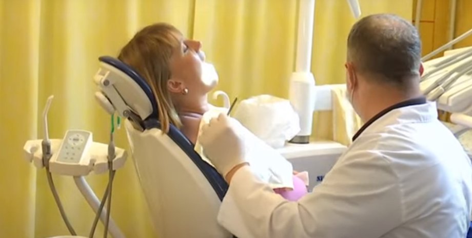 Стоматолог