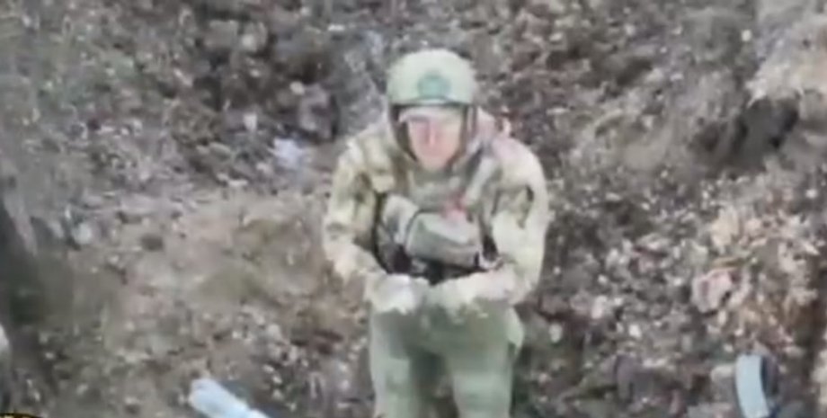 новости бахмута, ситуация в бахмуте, дрон взял оккупанта в плен, россиянин сдался дрону ссу в плен