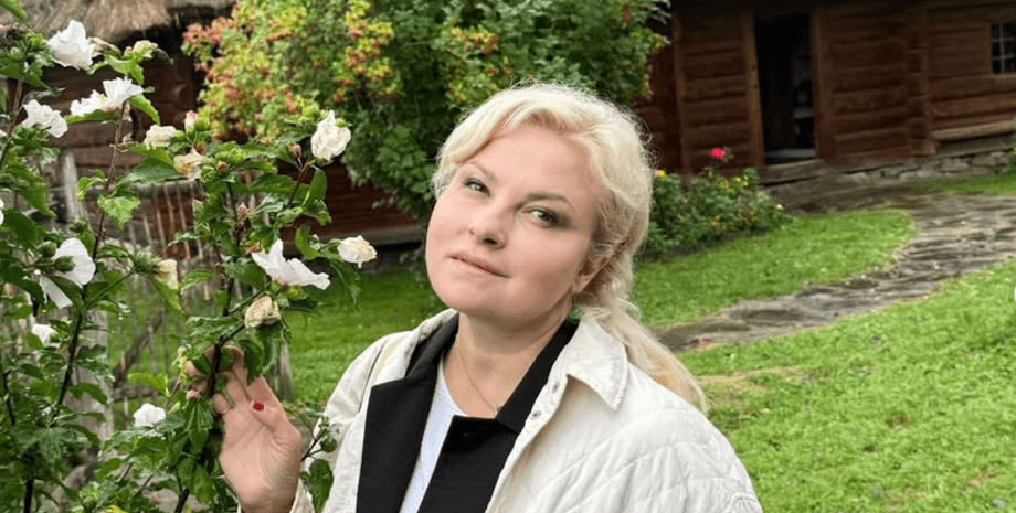 Мария Бурмака расплакалась из-за русскоязычных пенсионерок