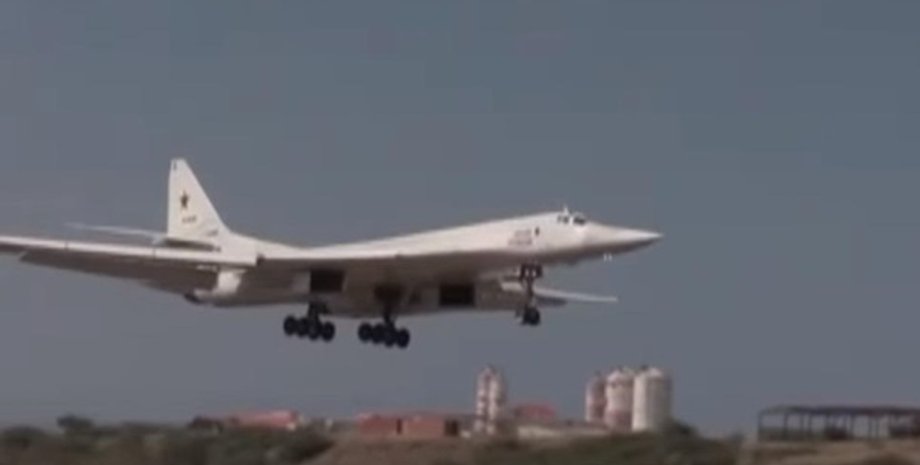 Российский Ту-160 приземляется в Венесуэле/Фото: Скриншот