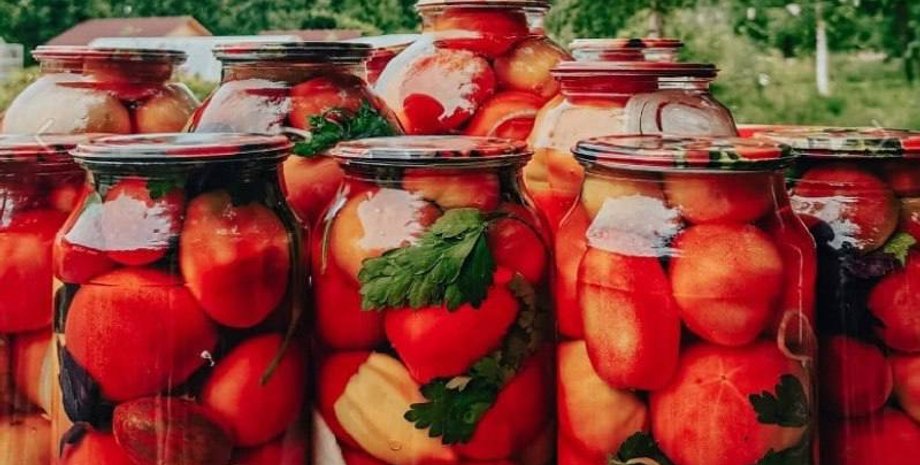 мариновані помідори, помідори на зиму в банках, заготовки на зиму