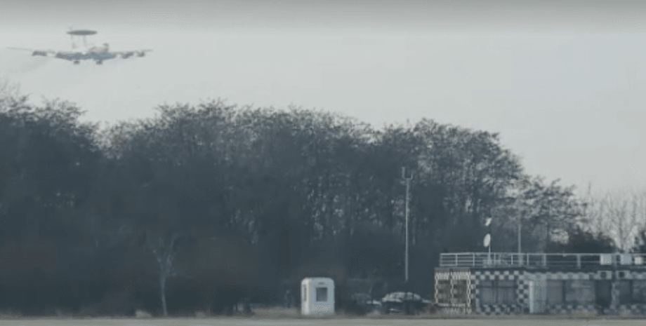 Самолет AWACS румыния