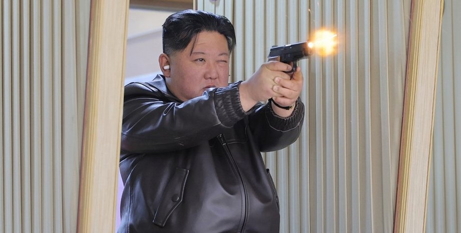 ким чен ын стреляет изх пистолета