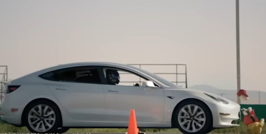 автопилот Tesla, автопилот Тесла, безопасность пешеходов, тест Tesla, Tesla Model 3