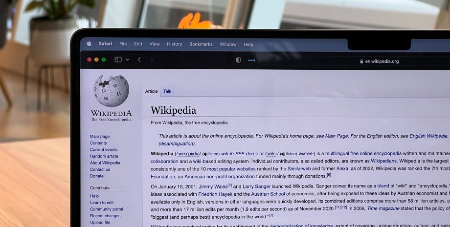 самые популярные статьи украинской Википедии, топ 10 статей различной тематики, десятка популярных статей за 2023 год