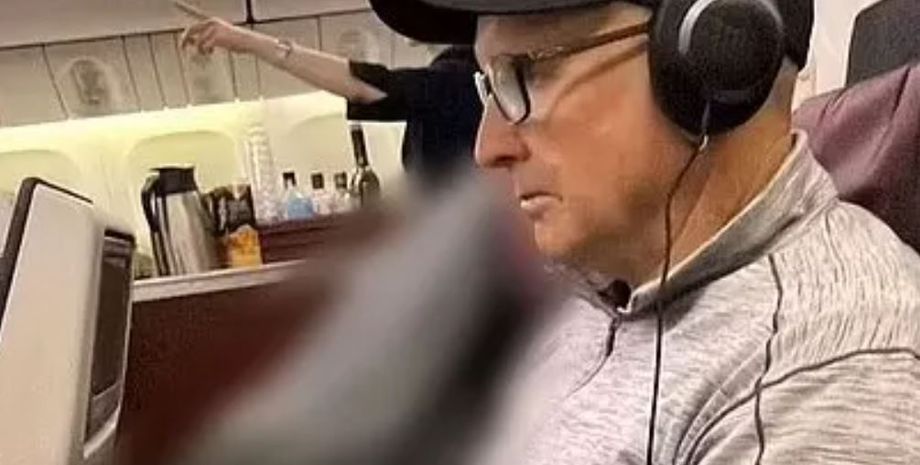 Чоловік просидів з трупом у літаку чотири години, чому це сталося, туризм, подорожі, курйози