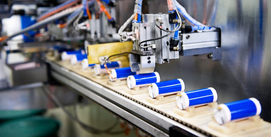 Завод по производству батарей в Китае