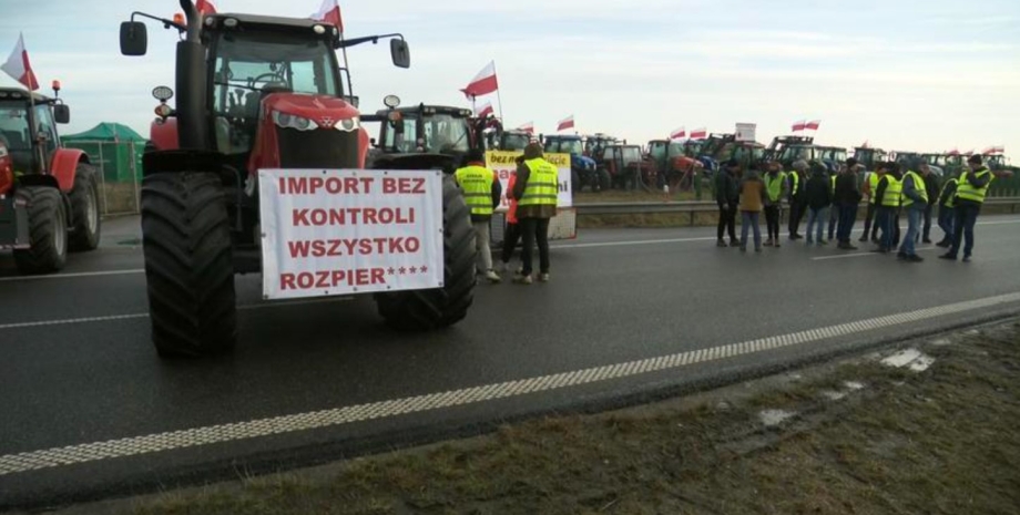 трактор, протест, перекрытие дороги