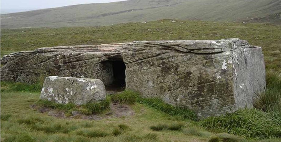 Megalitický památník neolitických časů přitahuje pozornost svou jedinečností: Dv...