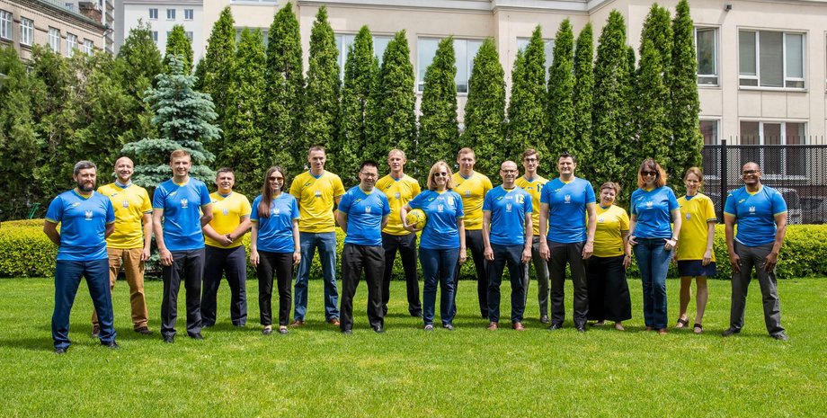 США, посольство, сборная Украины, футбол, форма,