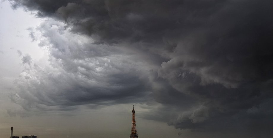 Фото: Бертран Кулик / twitter.com/latoureiffel