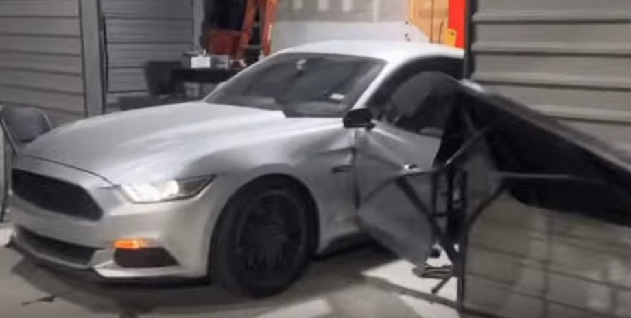 Ford, Ford Mustang, Спорткар, Авто, Автомобілі, ДТП, Відео, Курйози, Водій, США, Гараж, Двері