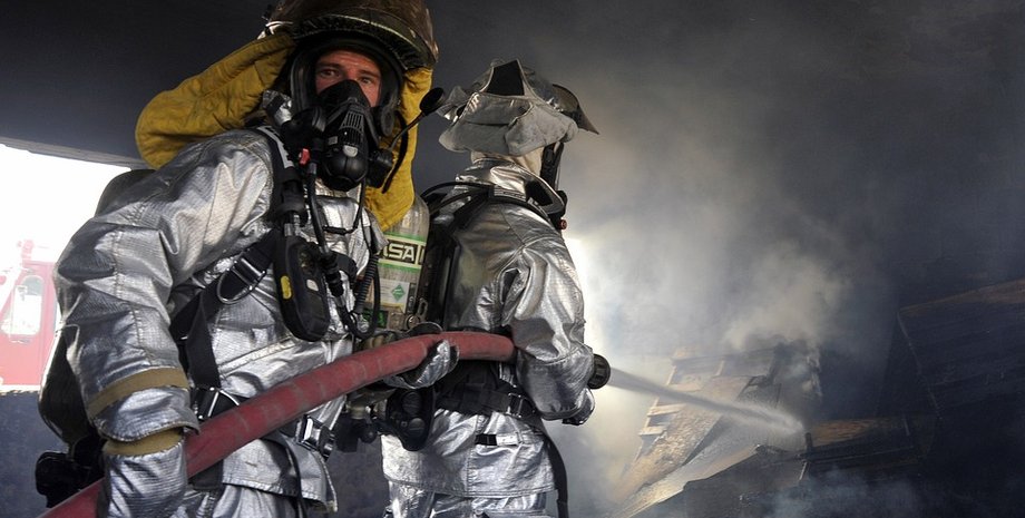 Пожежні, пожежа, рятувальники, вогонь