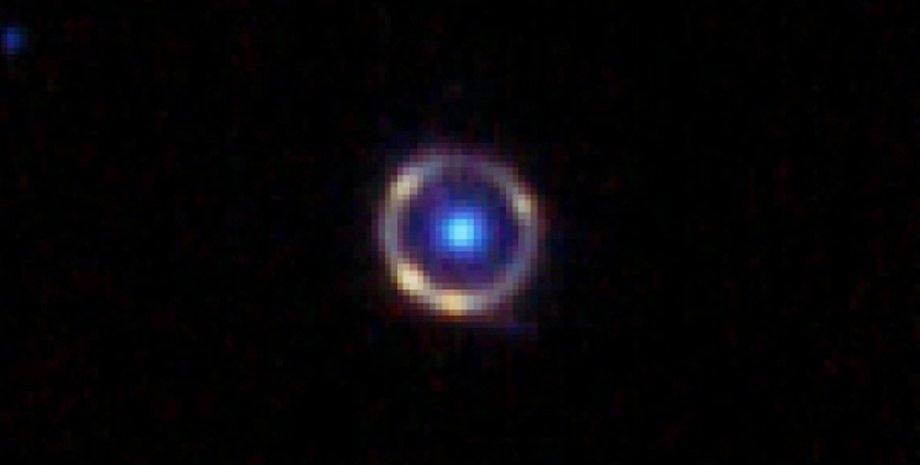 Иногда далекие галактики могут выглядеть не так, как мы себе это представляем