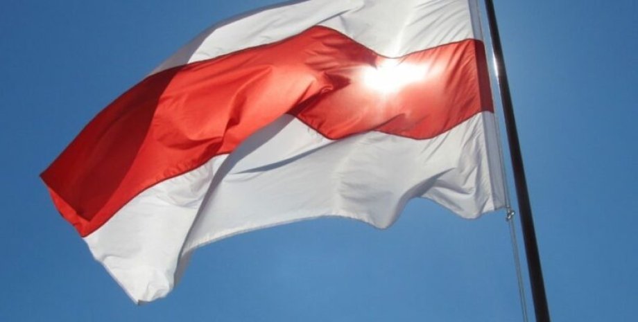 Бело-красно-белый флаг, флаг беларуси, беларусь, протесты