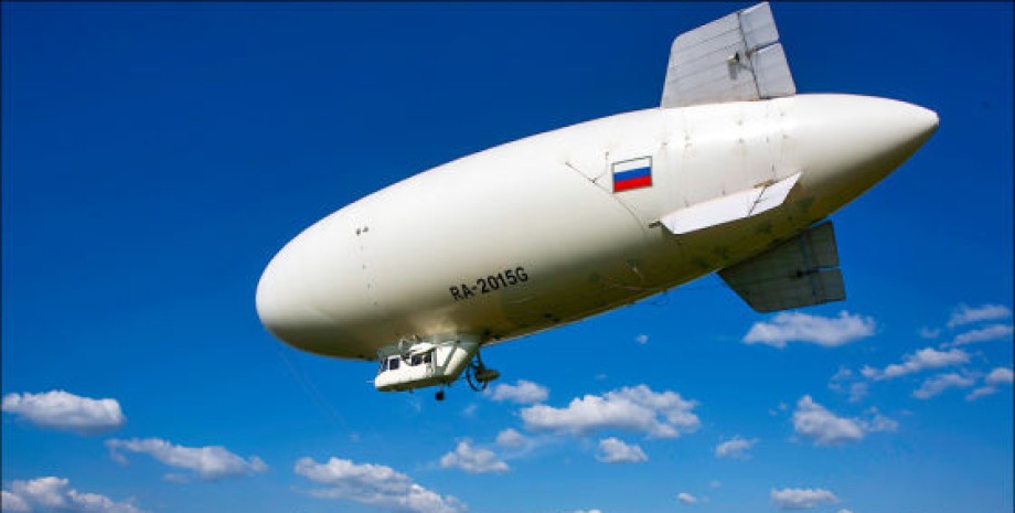 The Russians hope that the airship will have time to unfold the grid to catch th...