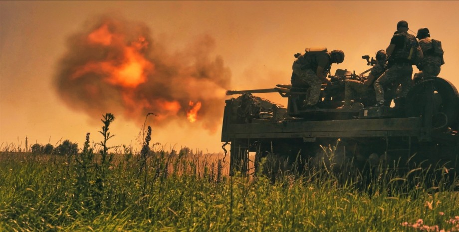 Окупнати намагаються атакувати з тилів, а українські захисники відбиваються FPV-...