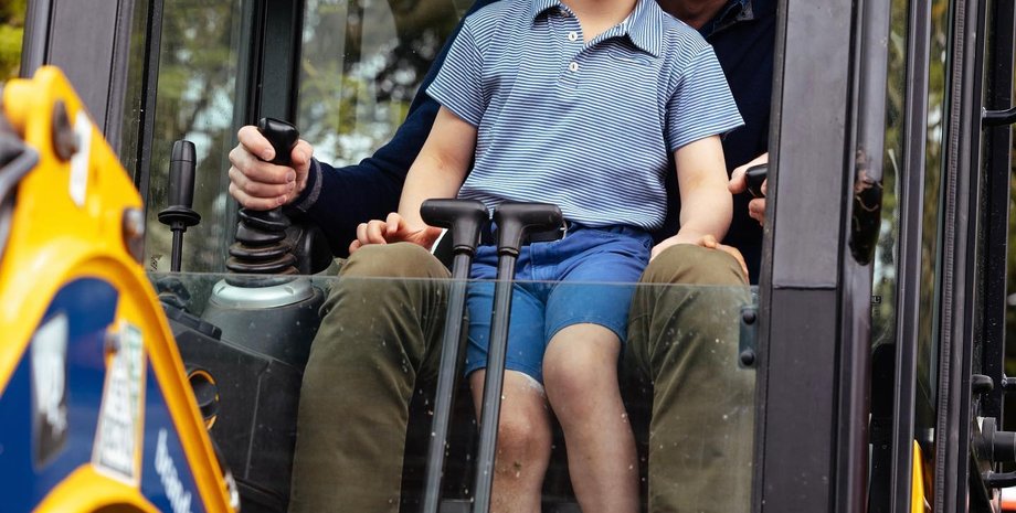 Принц Уильям и принц Луи, принц Уэльский, волонтерство