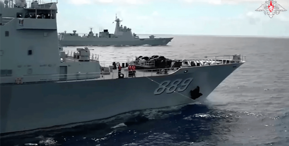 російські та китайські кораблі бойові маневри біля японії