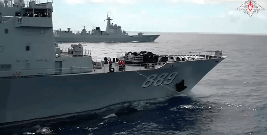 боевые маневры возле японии