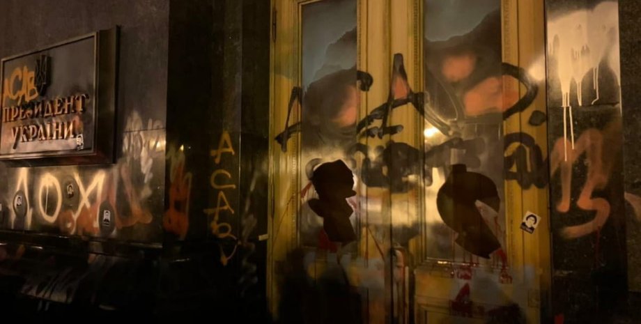 розмальовані двері оп, будівля офісу президента в киеве