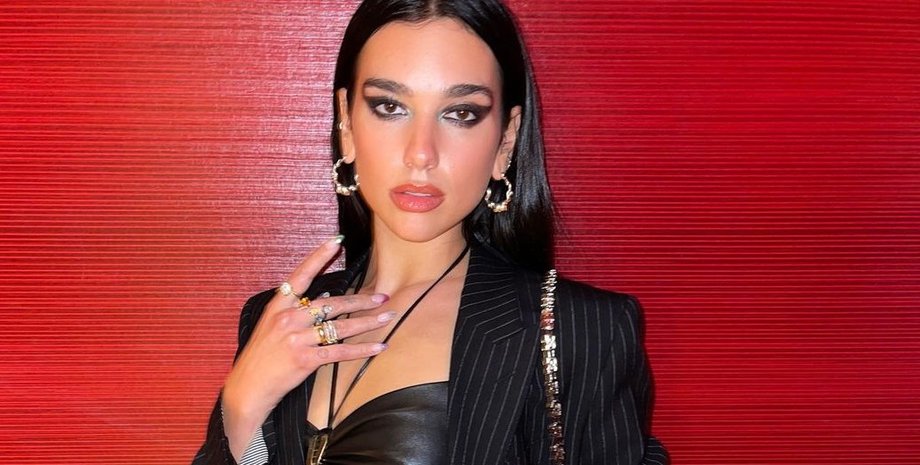 Дуа Липа, образ с белой рубашкой, с чем носить белую рубашку, тренды весны 2022