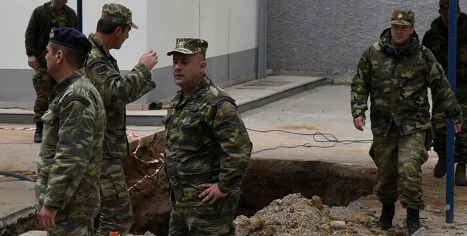 Подготовка к обезвреживанию бомбы / Фото: aljazeera.com