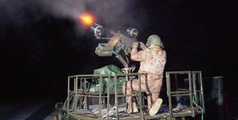 Di notte, la difesa aerea ha funzionato in otto regioni. La direzione principale...