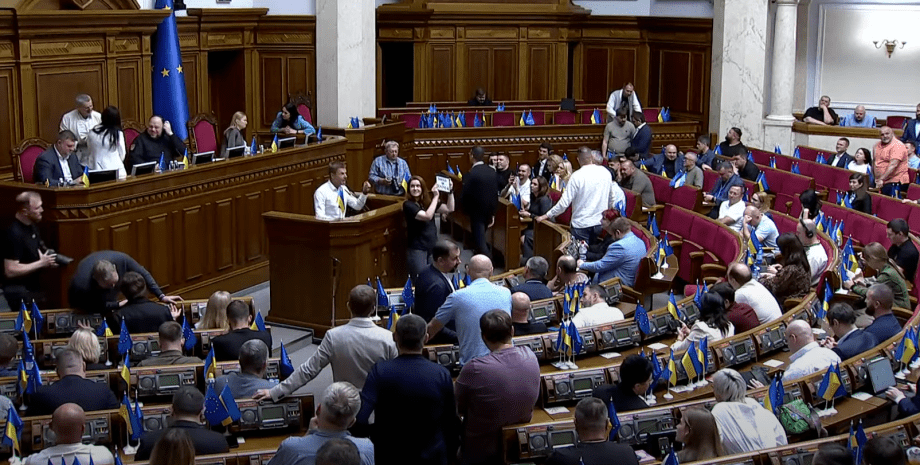 Голосування за закон про НАБУ і САП в Раді В Раді проголосували за закон про НАБУ і САП від Володимира Зеленського