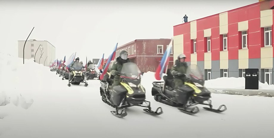 Баренцбург в Норвегії, Баренцбург Шпіцберген, Баренцбург анклав РФ, Баренцбург росіяни, Баренцбург вугілля для РФ, Баренцбург дипломати РФ, Баренцбург паради РФ, Баренцбург росіяни