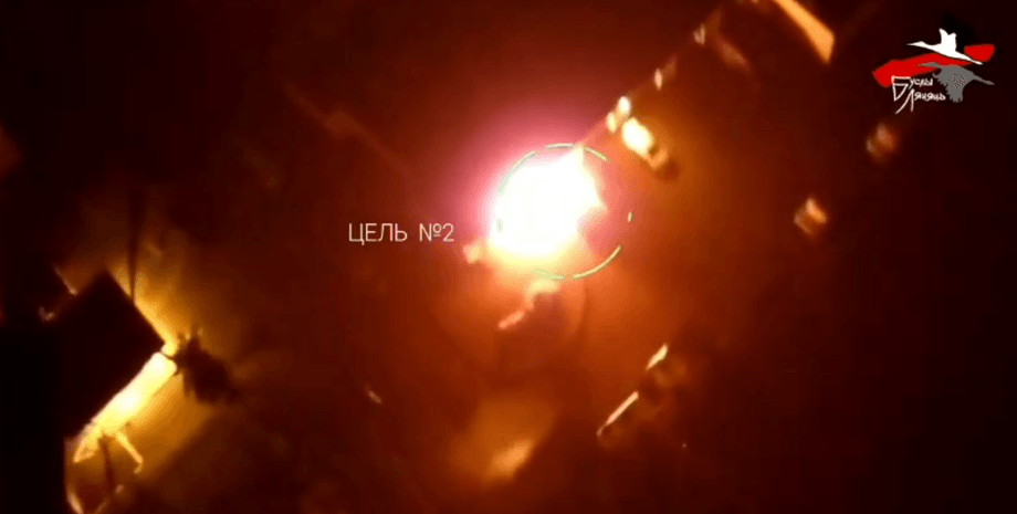 сброс горючей смеси на базу омона