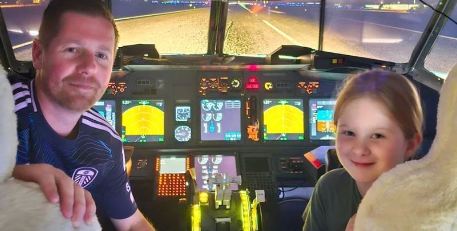 Мужчина построил у себя дома точную модель кабины самолета Boeing 737, курьезы, интересные хобби