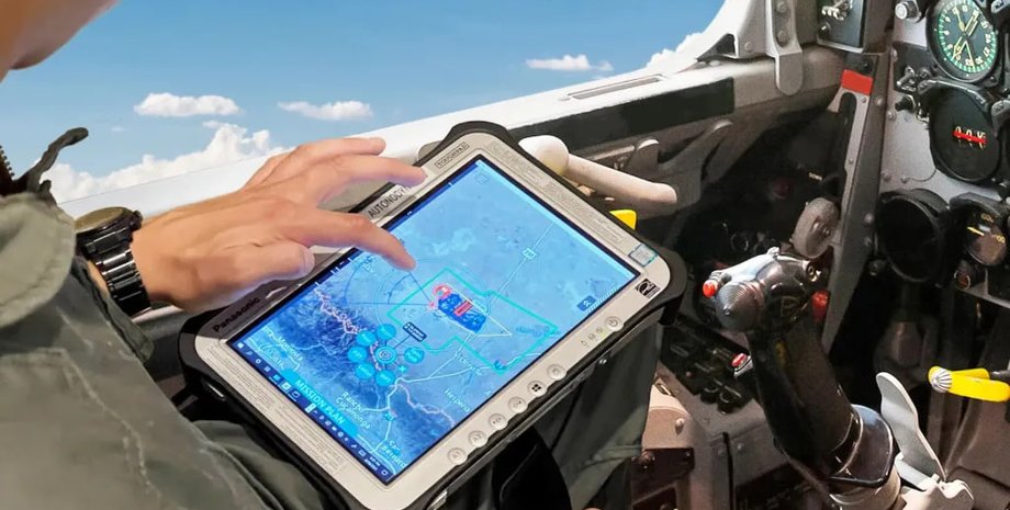 Планшет General Atomics для управления дронами с воздуха