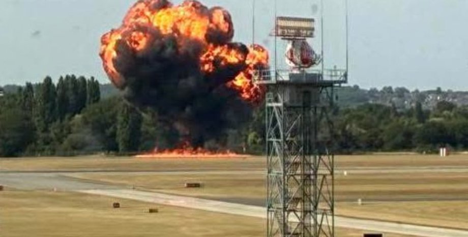 У Британії вибухнув бізнес-джет, який рухався поруч з аеропортом "Саутенд", повідомило The Independent