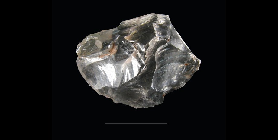 горный хрусталь, черный фон, фото