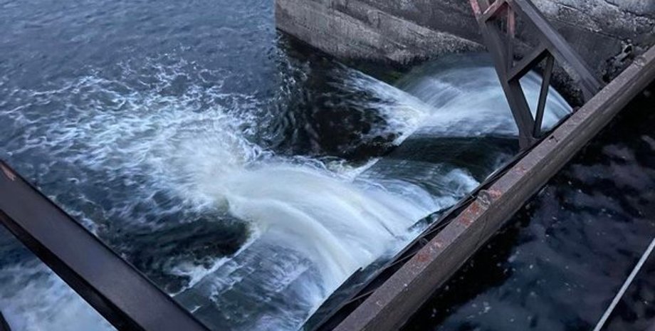 Удар по Печенежскому водохранилищу — появились кадры попадания Печенежская дамба на Харьковщине