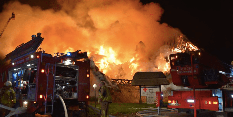 Пожар в гостинице для беженцев в поселке Гросс-Штремкендорф