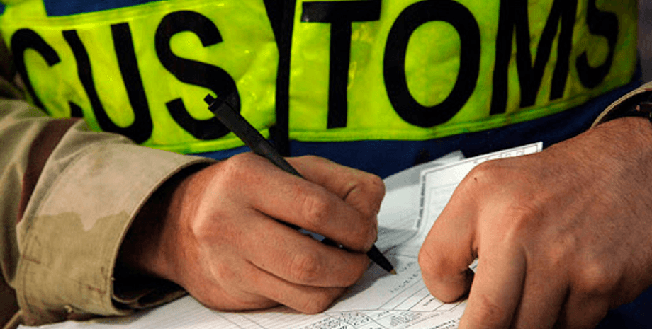 таможенник, заполнение документов