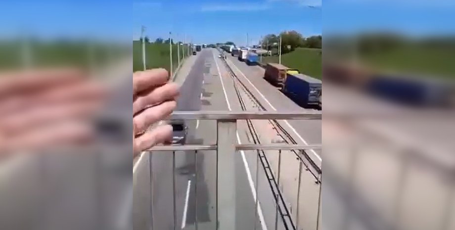 шеренга фур, протест дальнобойщиков, водители фур забастовка, забастовка дальнобойщиков, дальнобойщики против мобилизации, мобилизация бронь дальнобойщики