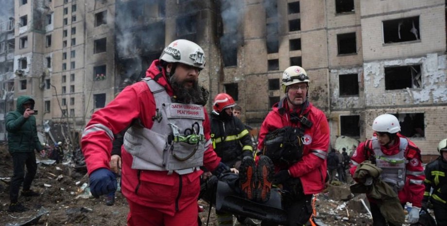 обстріл Харкова Унаслідок атаки ЗС РФ 2 січня в Києві загорівся багатоквартирний будинок