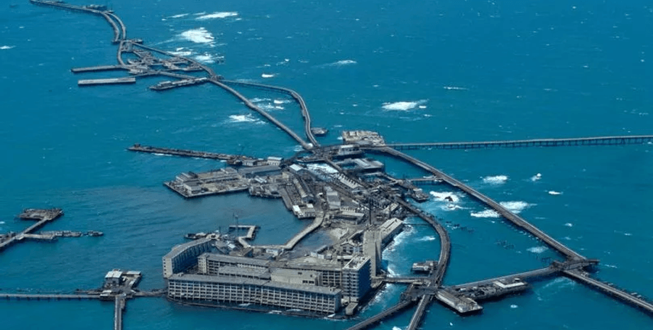 Город в море, Нефтяные Камни, город, море, поселение, нефтяная платформа, дороги, уходит под воду, нефтяная скважина